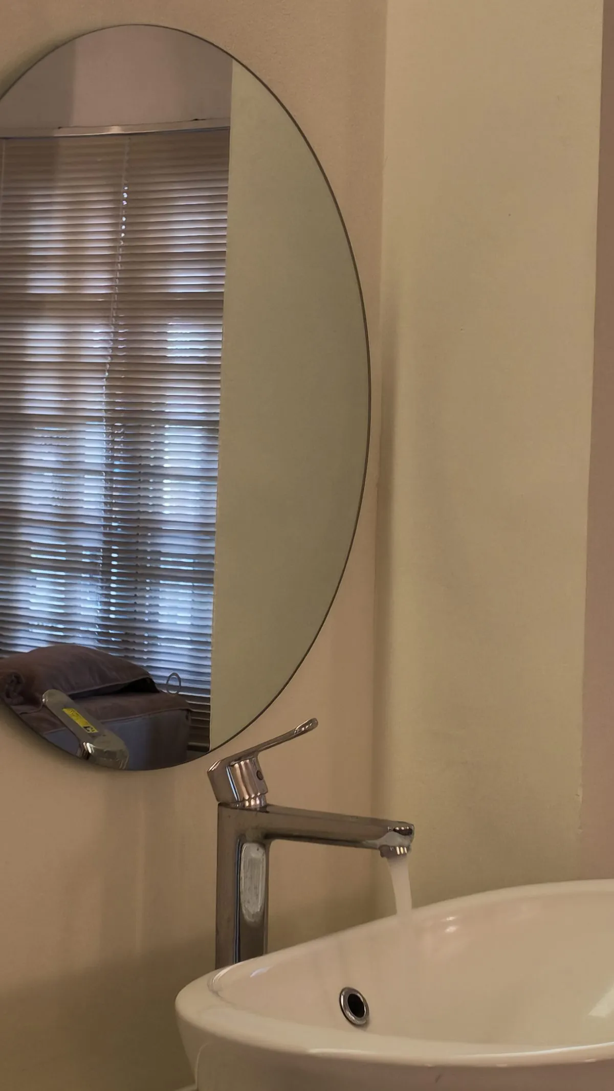 Treatment-room basin