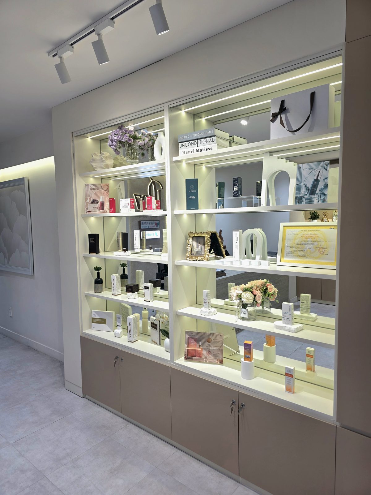 保養品展示櫃